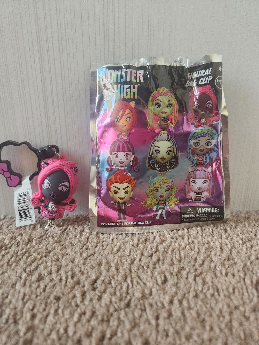 Monster High Catty Noir Mini Figural Keychain Blind Bag Charm Collectible
